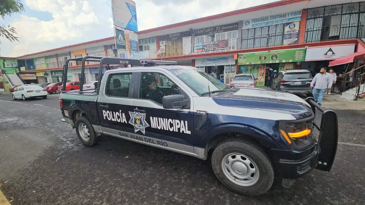 Asesinan a un hombre tras asalto en Plaza Agua Rica en San Juan del Río