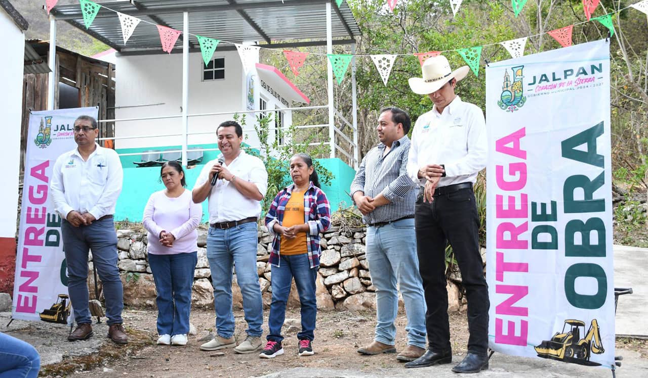 Entrega de obra en Jalpan de Serra